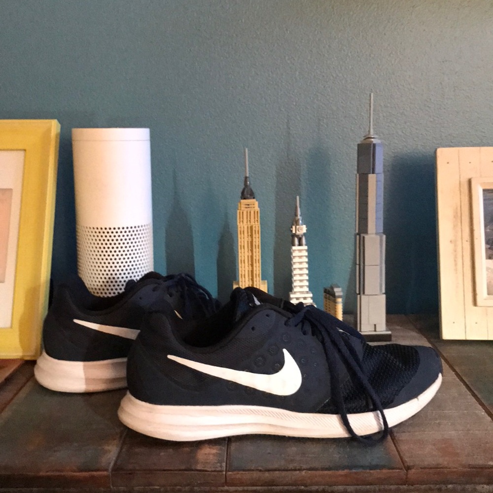 Navy blue Nikes in 6y